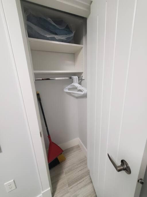 Cozy Guest Suite In Quiet Home With Private Entry Vancouver Extérieur photo