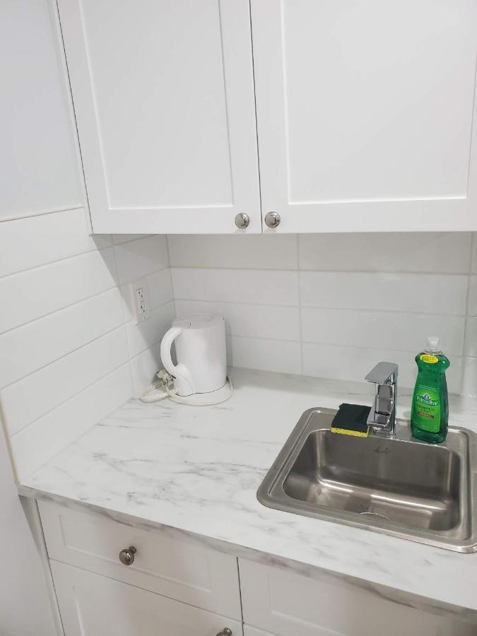 Cozy Guest Suite In Quiet Home With Private Entry Vancouver Extérieur photo