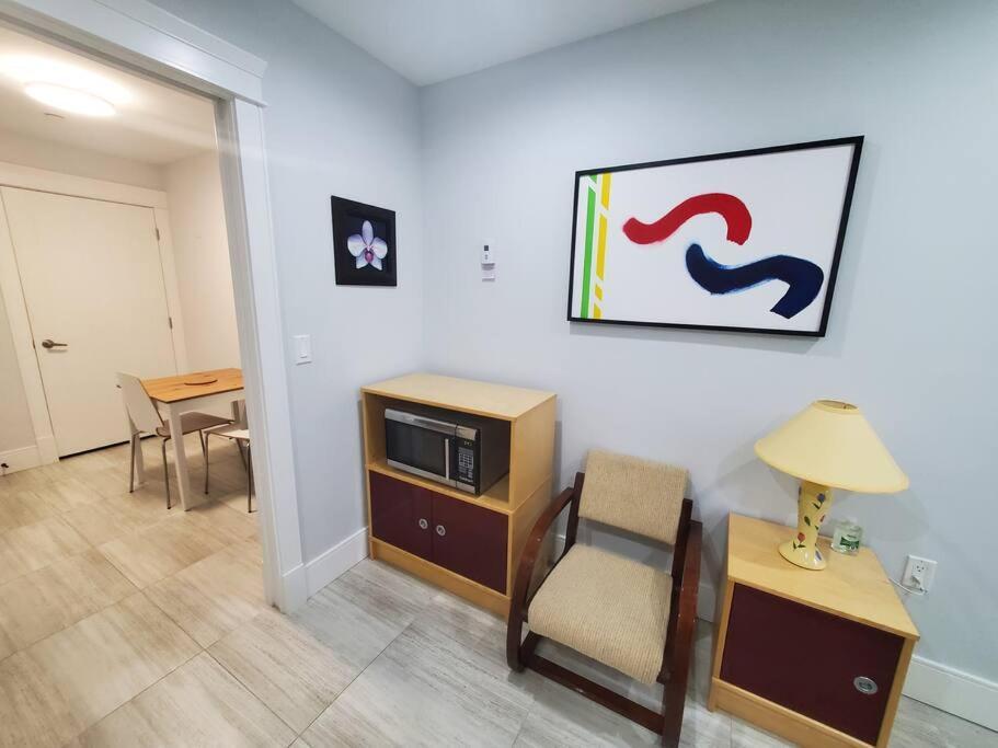 Cozy Guest Suite In Quiet Home With Private Entry Vancouver Extérieur photo